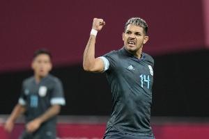 攻防转换成关键！梅迪纳凭精准定位锁定胜局