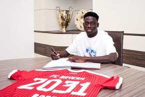 梦之队对决：恩迪亚耶加盟拜仁，与球队核心并肩作战
