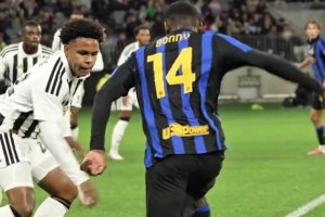 美如画！实拍：博尼助攻迪马尔科破门前，先让麦肯尼原地石化