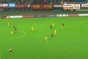 艾希耶踹人犯规，两黄变一红被罚下场