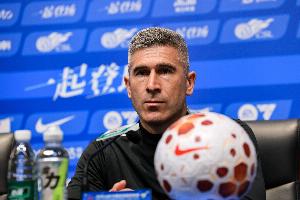 争议判罚成转折？国安4-0深圳，年轻球员首秀引热议