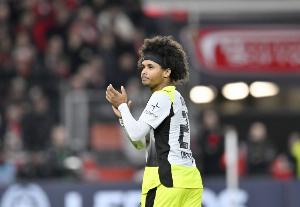 阿德耶米表示：加入巴塞罗那是一生难遇的机会，无畏与亚马尔争夺位置