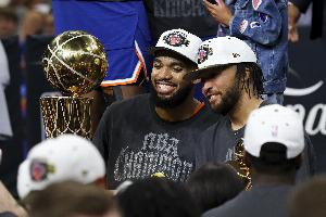 NBA官方东部实力排行榜：尼克斯领跑，76人和骑士紧随其后位列第二、第三，猛龙排第四，热火第八