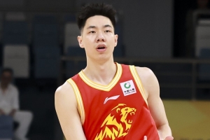 全网热议！广厦男篮续约朱俊龙、吴骁，球迷直呼沸腾