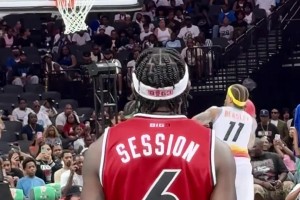 BIG3联赛，詹姆斯·约翰逊单防送比斯利钉帽，随后对其摇手指